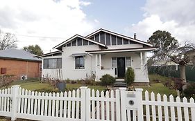Homely 2-Bed Cottage Near Tenterfield Centre
